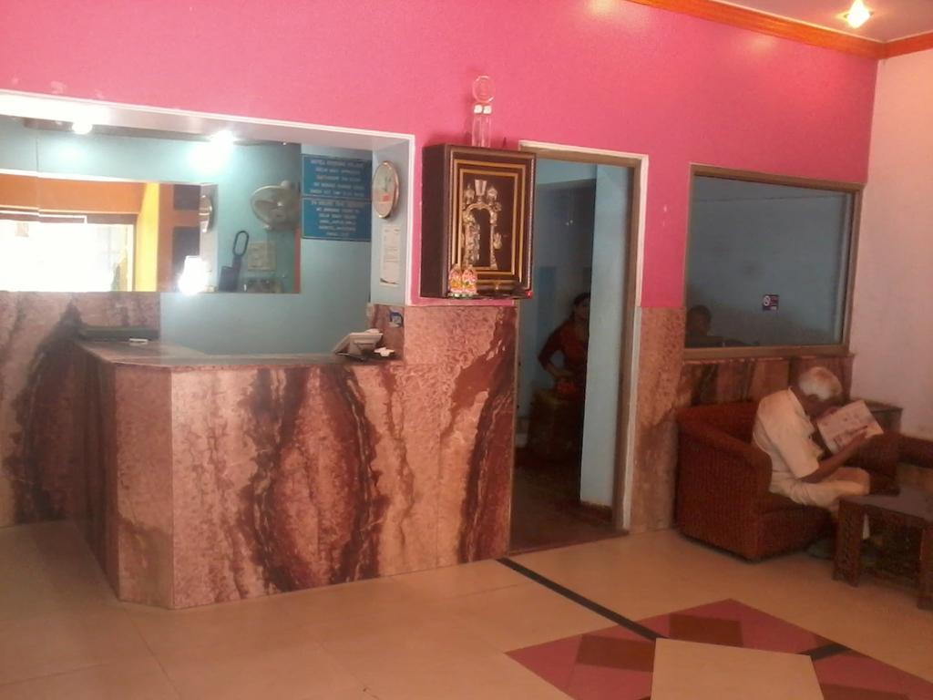 Hotel Krishna Palace Új-Delhi Kültér fotó